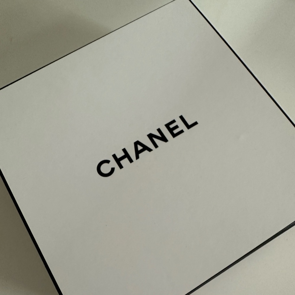 SMALL CHANEL Classic White Gift Box